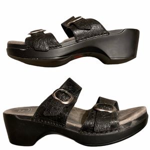 DANSKO sz40 blk tooled leather sandal w/adj straps